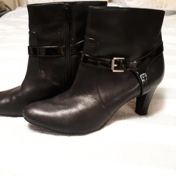Ralph Lauren Saida Black Leather Zip Booties Sz 9.5 B Ankle Boots - Picture 1 of 10